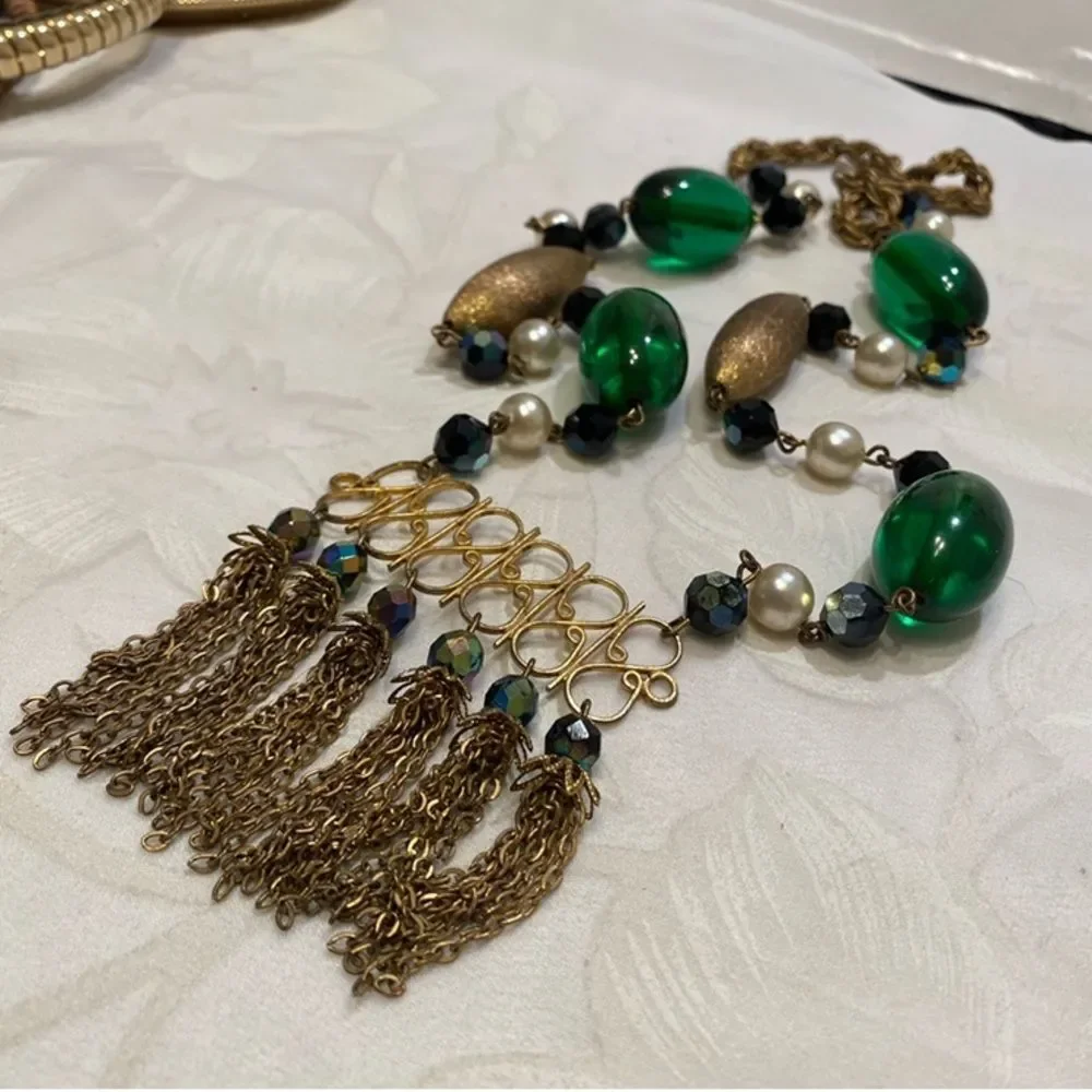 Vintage Lucite And Glass Bead Lavaliere Tassle Necklace